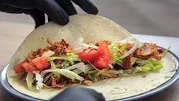 Kebab mały kurczak z surówką