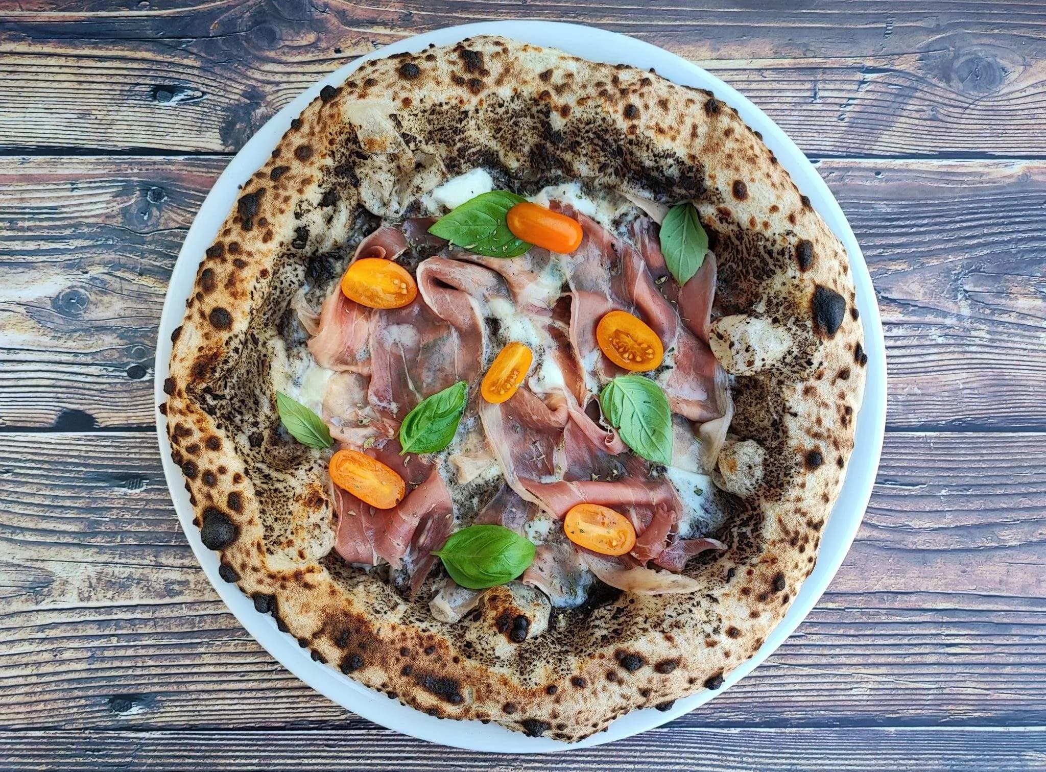 Pizza prosciutto crudo e tartufo