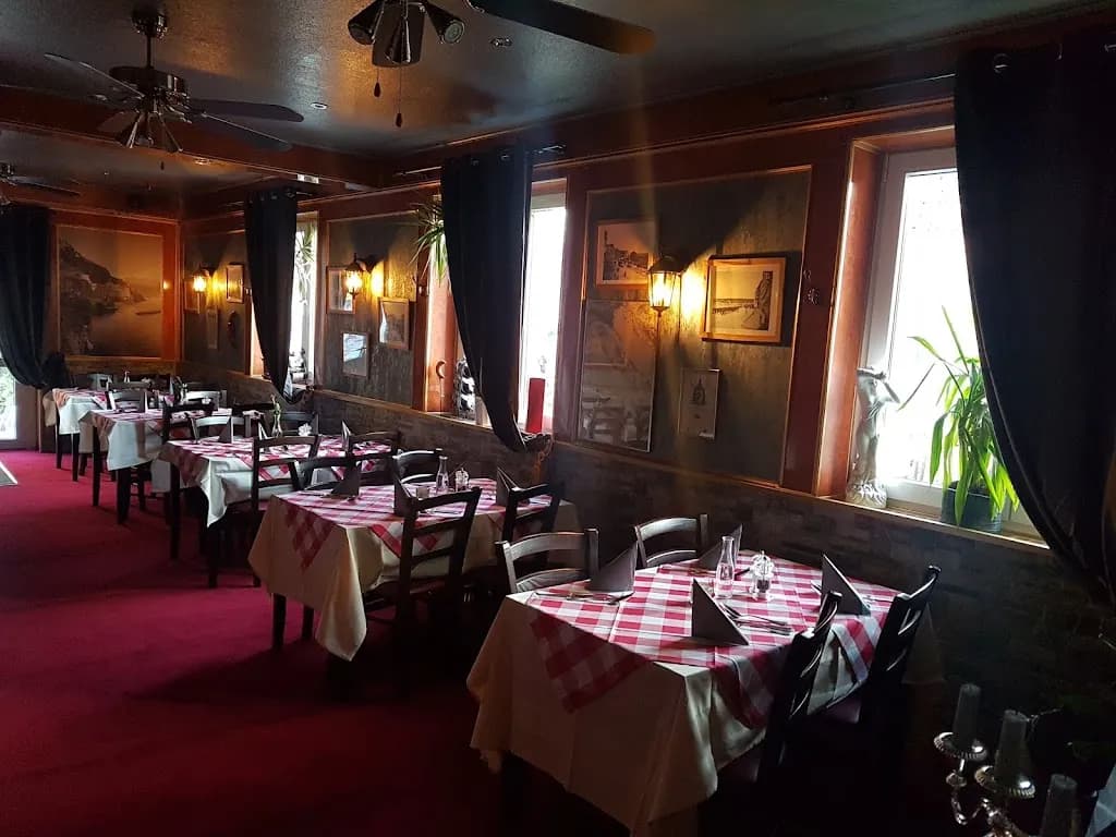 Ristorante-Pizzeria "LUNA ROSSA"