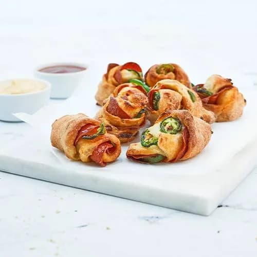 Pizzabrötchen Chilisalami, Jalapeños und Mozzarella (Scharf)