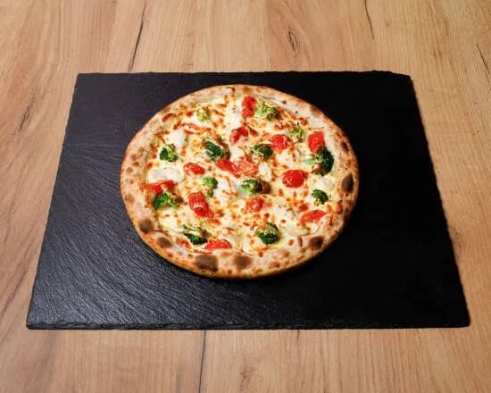 16. Pizza Pollo Broccoli