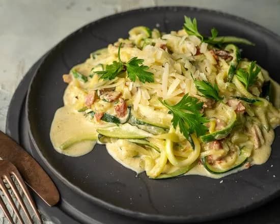 Keto Carbonara z cukinii