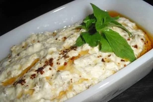 Yoğurtlu patlıcan salatasi