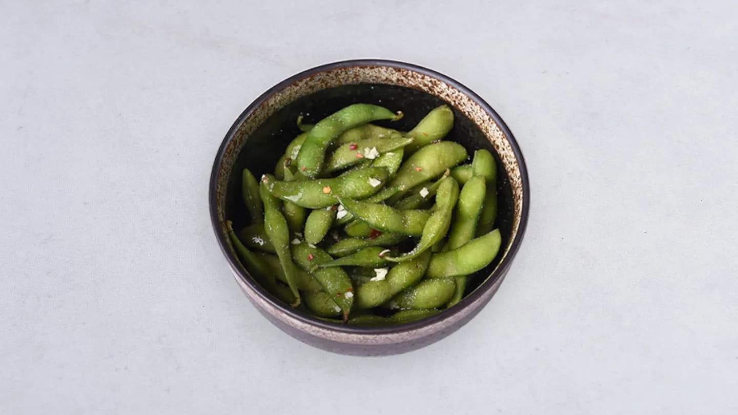 Edamame z czosnkiem i chilli