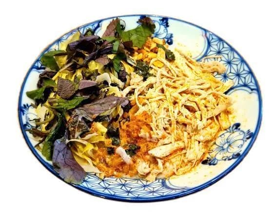 Phở Trộn Made In Vietnam z Kurczakiem