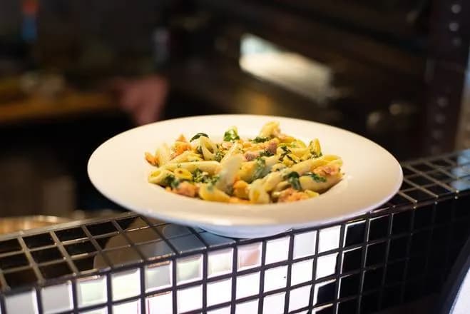 Penne spinachi salmon