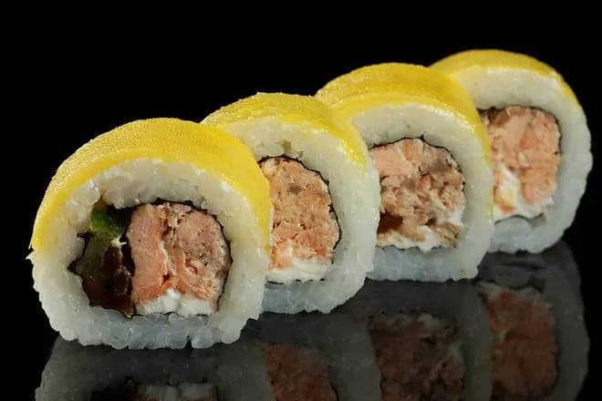 Uramaki Łosoś Grill w Mango (8 sztuk)