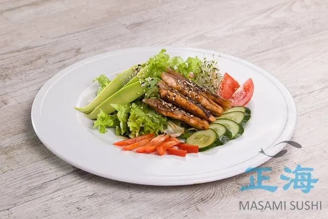 SAŁATKA Z ŁOSOSIA I AWOKADO