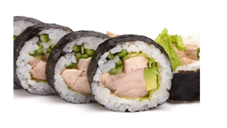 FUTOMAKI PIECZONY KURCZAK I AWOKADO