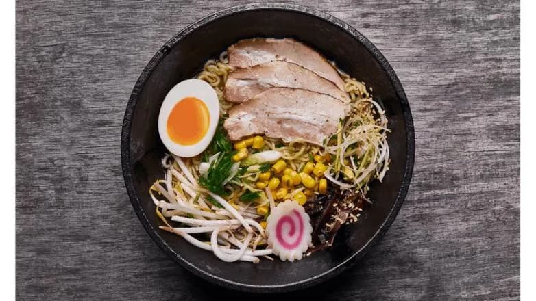 SHOYU RAMEN Z BOCZKIEM