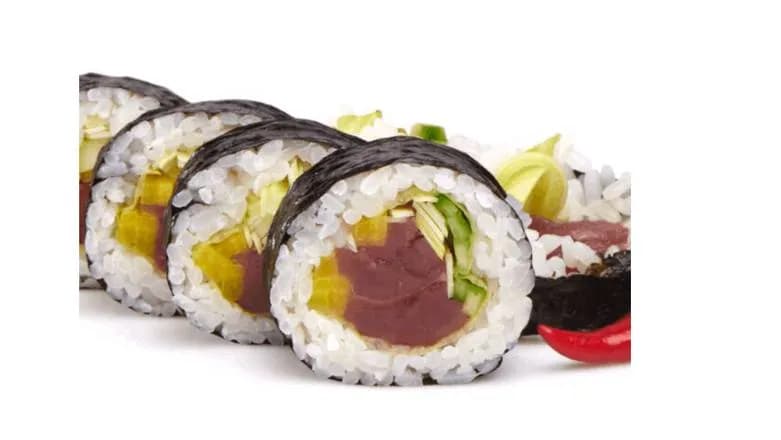 FUTOMAKI TUŃCZYK Z POREM NA OSTRO