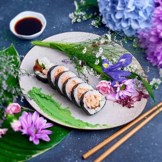 Futomaki Łosoś Grillowany (6 sztuk)