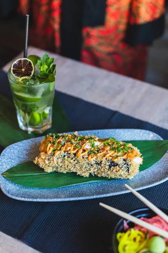 SUSHI HOT DOG Z POLĘDWICZKĄ Z KURCZAKA