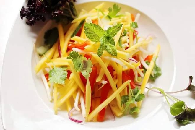 Sałatka Mango-NỘM XOÀI