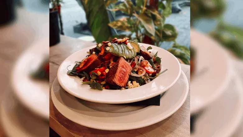 Sałatka z polędwicą