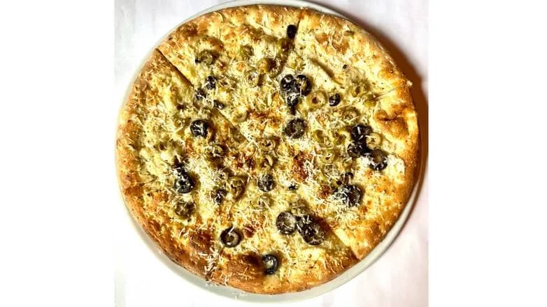 Chlebek foccacia z oliwkami