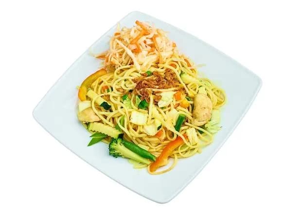 Makaron smażony z warzywami