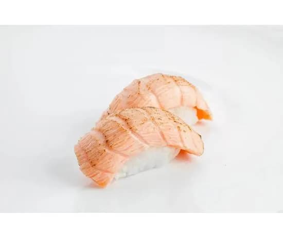 Nigiri z grillowanym łososiem