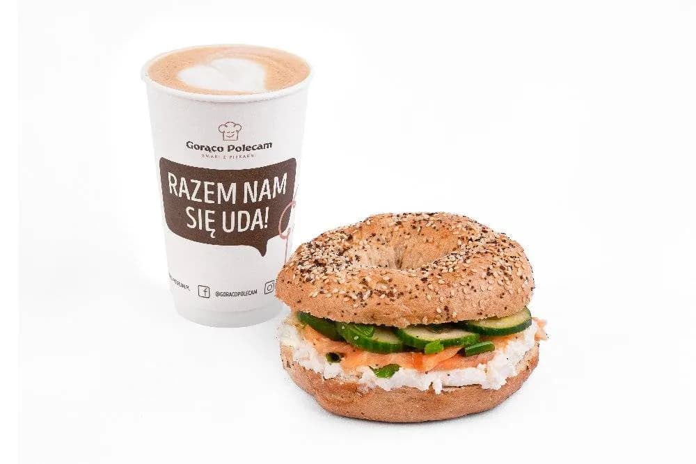 Bajgiel z łososiem wędzonym + kawa