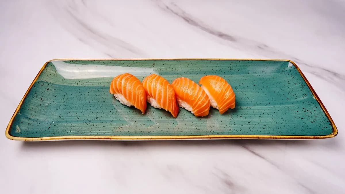 MN1. Sake Nigiri