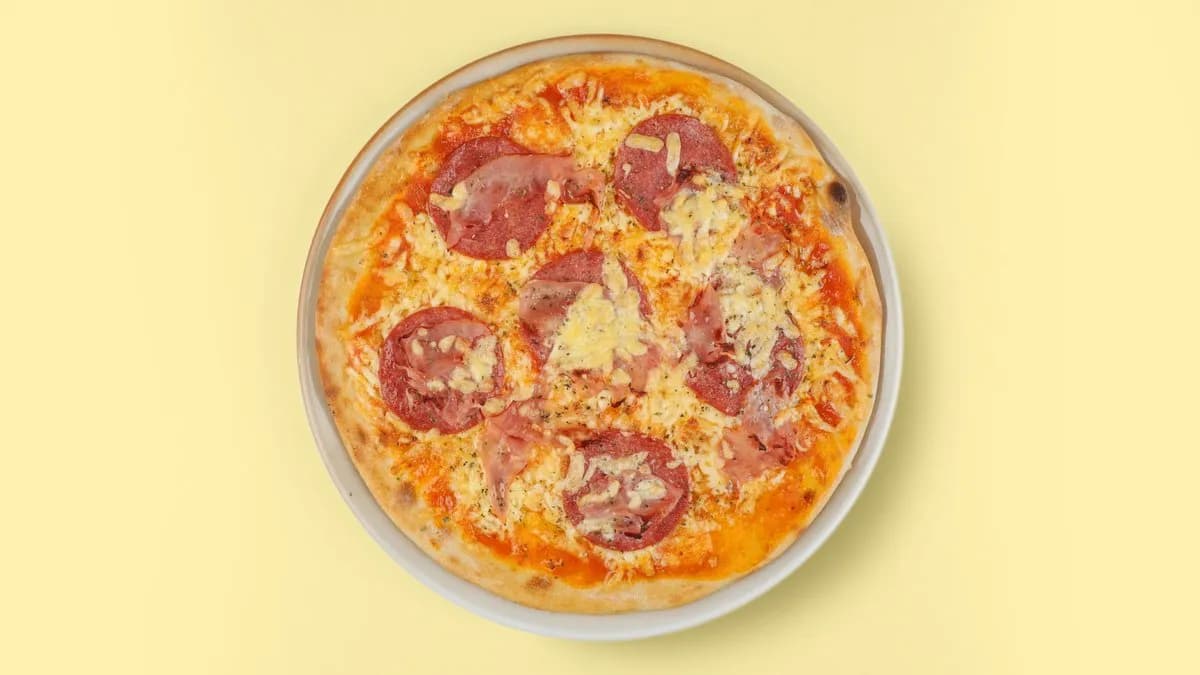 174. Pizza Salami e Prosciutto