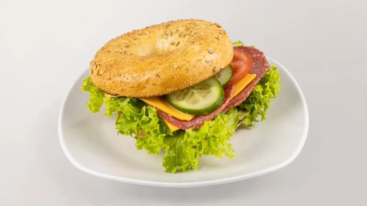 Salami Käse Bagel
