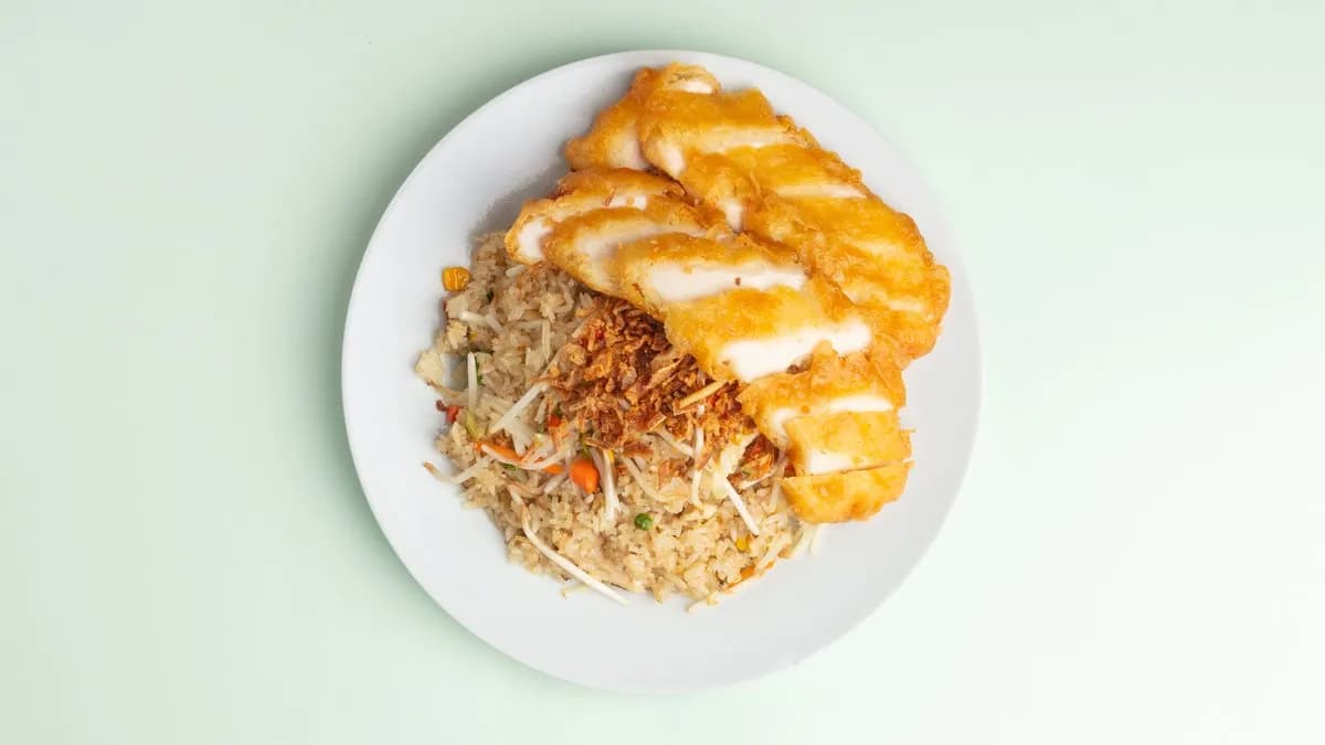 23. Gebratener Reis mit Gebackener Hühnerbrust und Gemüse