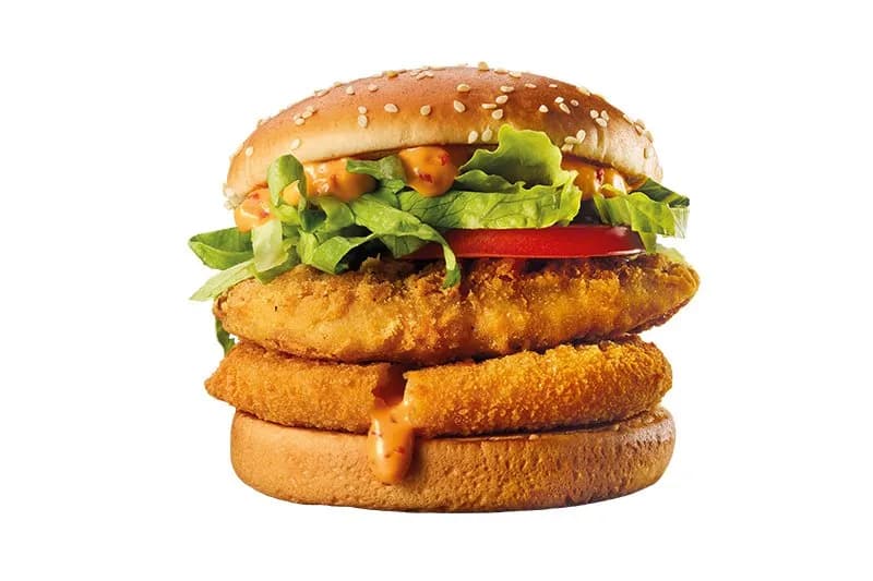 Erős Pistás csirkeburger csípős sajtpogácsával