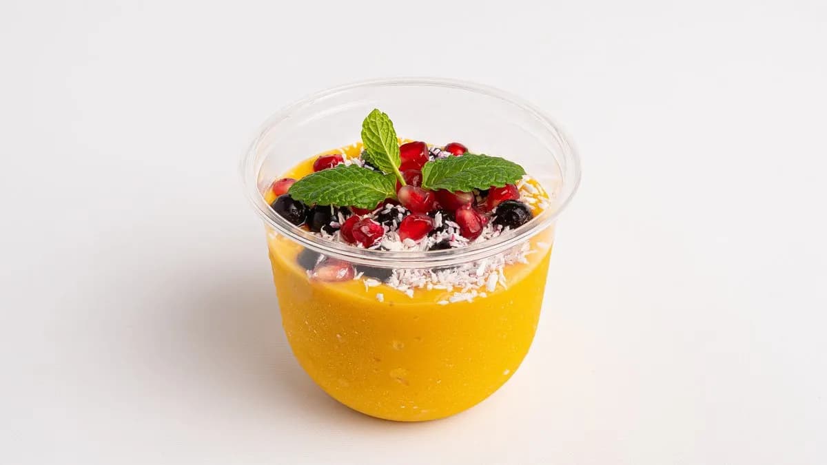 Mango smoothie bowl