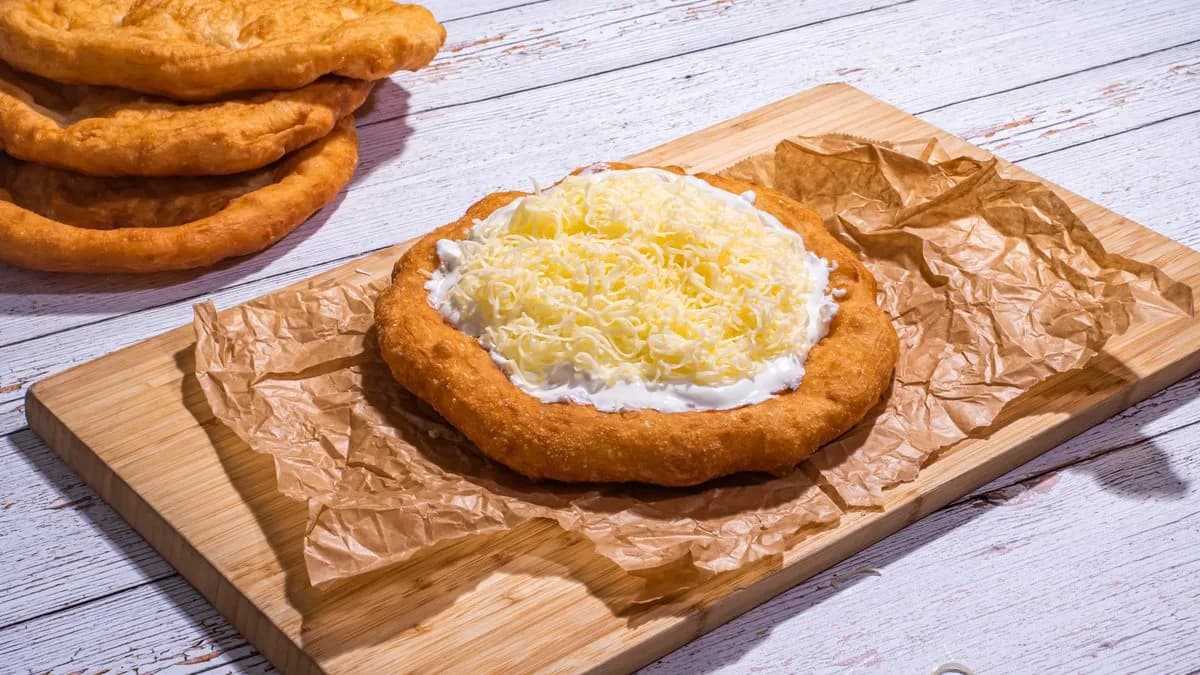 Sajtos-Tejfölös Lángos
