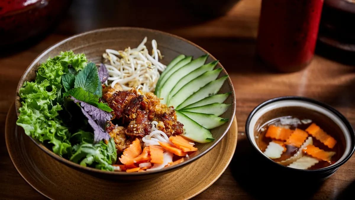 Bún Chả (Bun szószós tészta grill sertés császárral)