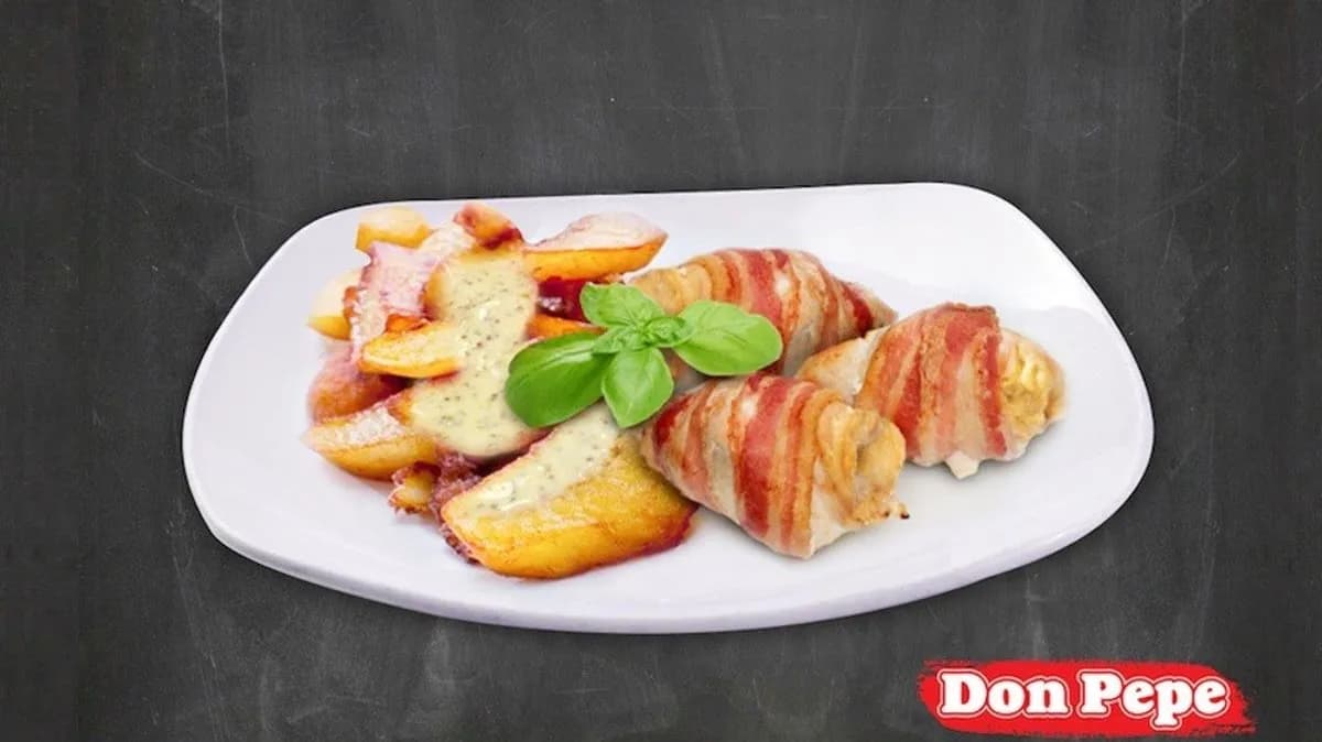 Baconbe tekert, roston sült pulykaérmék, mézes-mustáros burgonyával