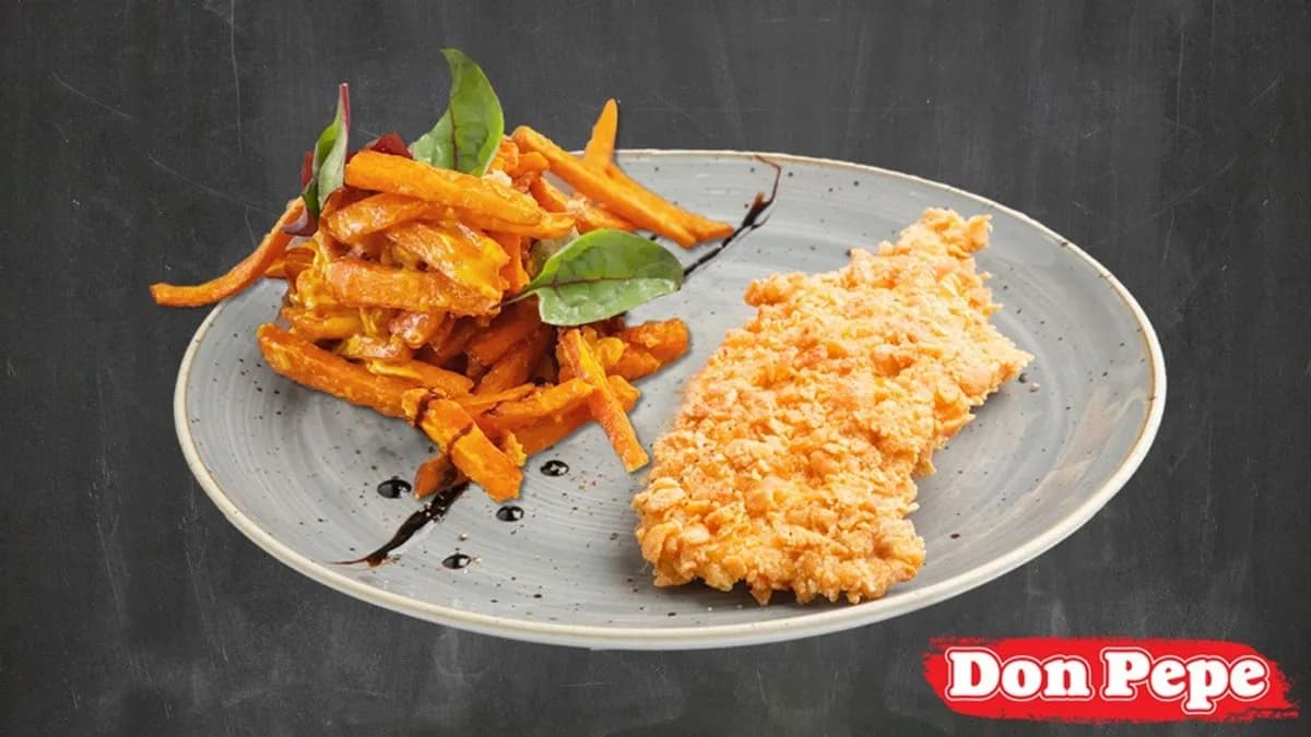 Csirkemell ropogós cornflakes kabátban, cheddaros-baconos édesburgonyával