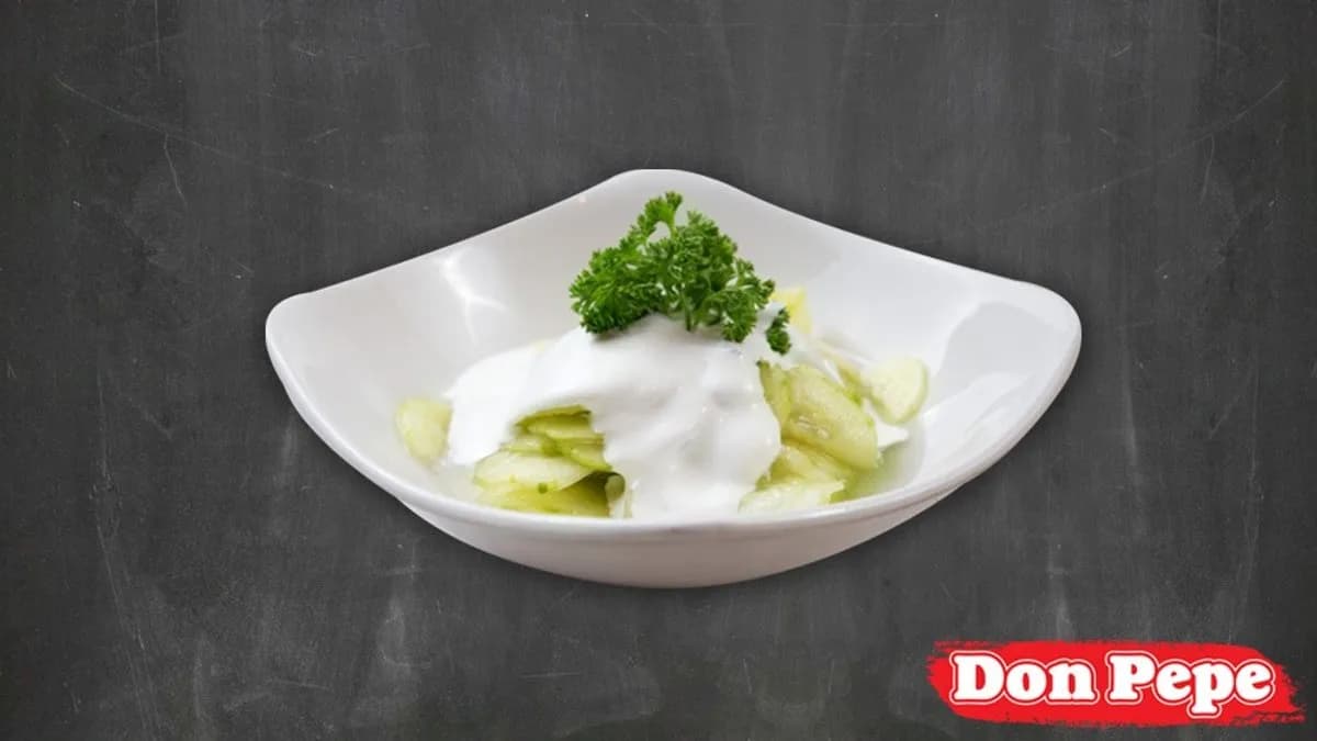 Tejfölös uborkasaláta