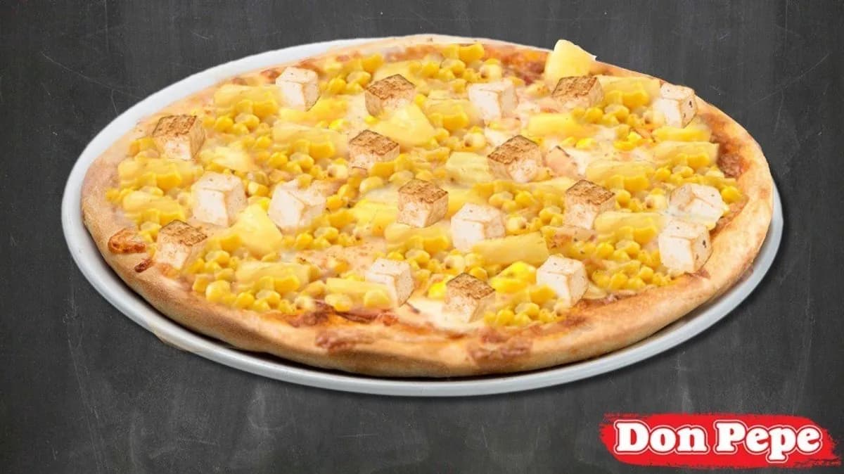 Vegán Hawaii pikáns-füstölt kolbászos mini pizza