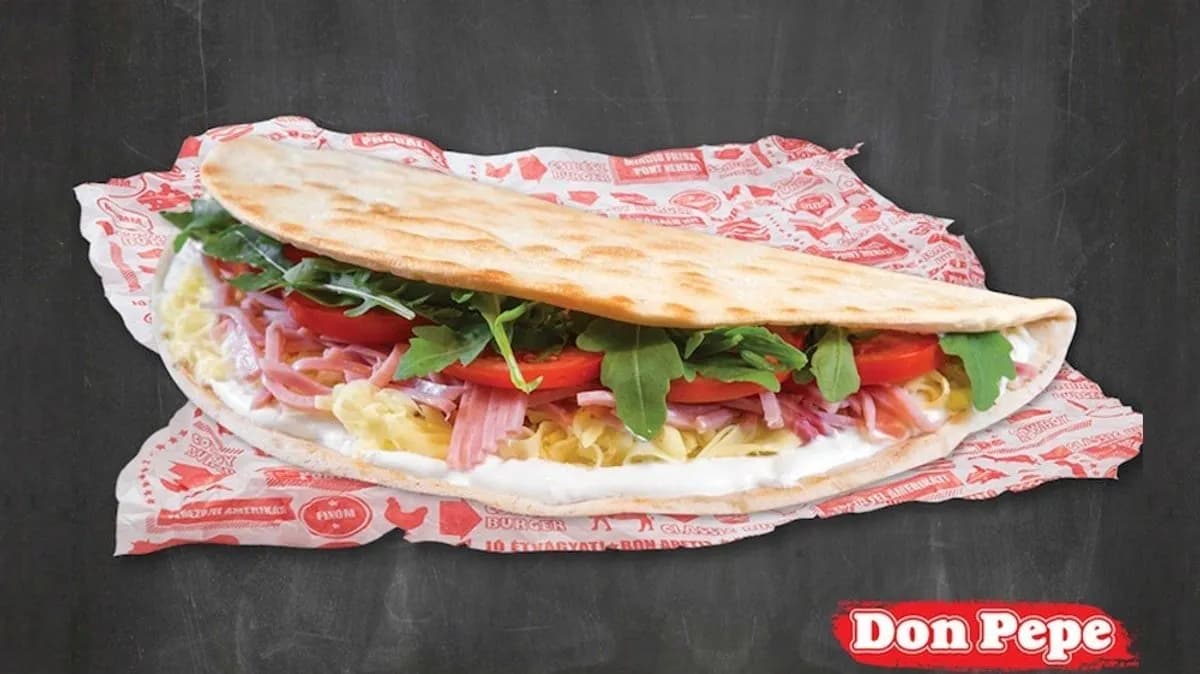 Fokhagymás-tejfölös-sonkás piadina