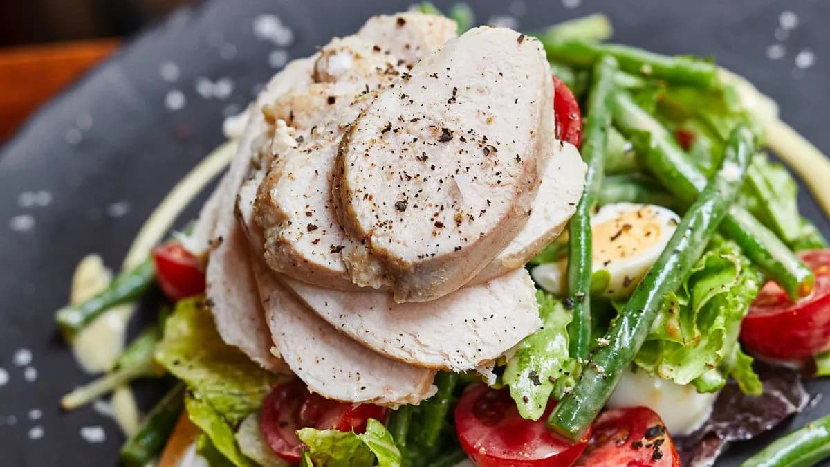 Szerecsen saláta csirkemellel