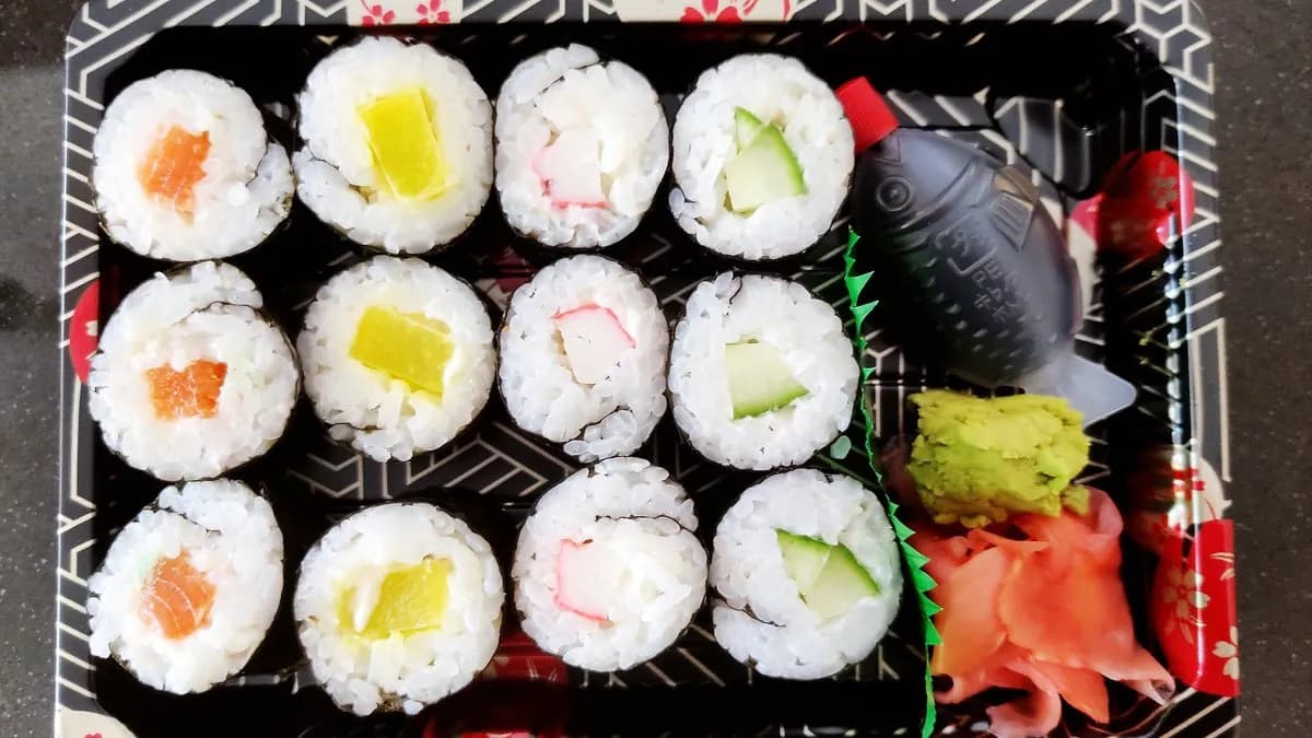 Kelly's vegyes sushi 12db