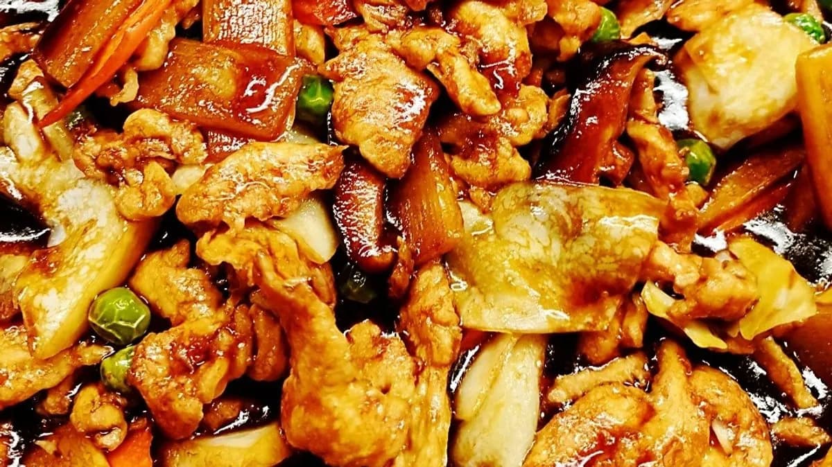 Pirított bambusz gombás csirke