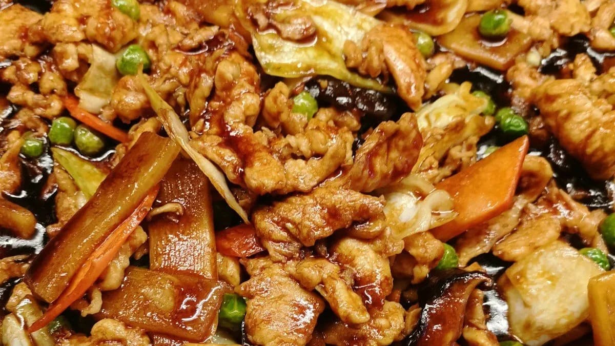 Pirított bambusz gombás csirke