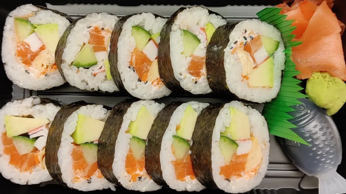 F2.Lazac avokádó futomaki 12db