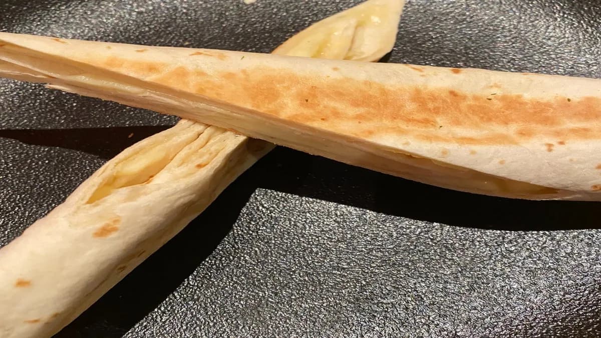 Sajtos tortilla tekercs