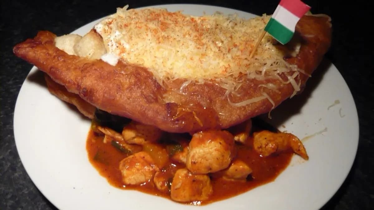 Csirkepaprikás Lángos