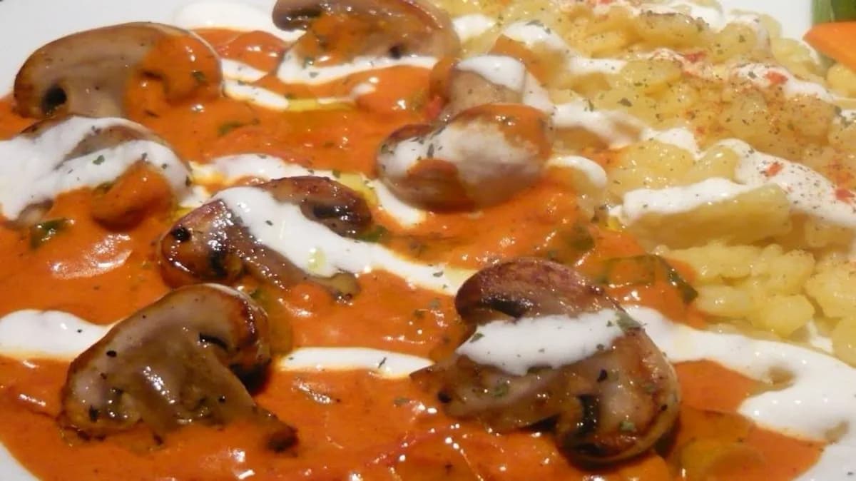 Tejfeles gombapaprikás sajtos tésztával