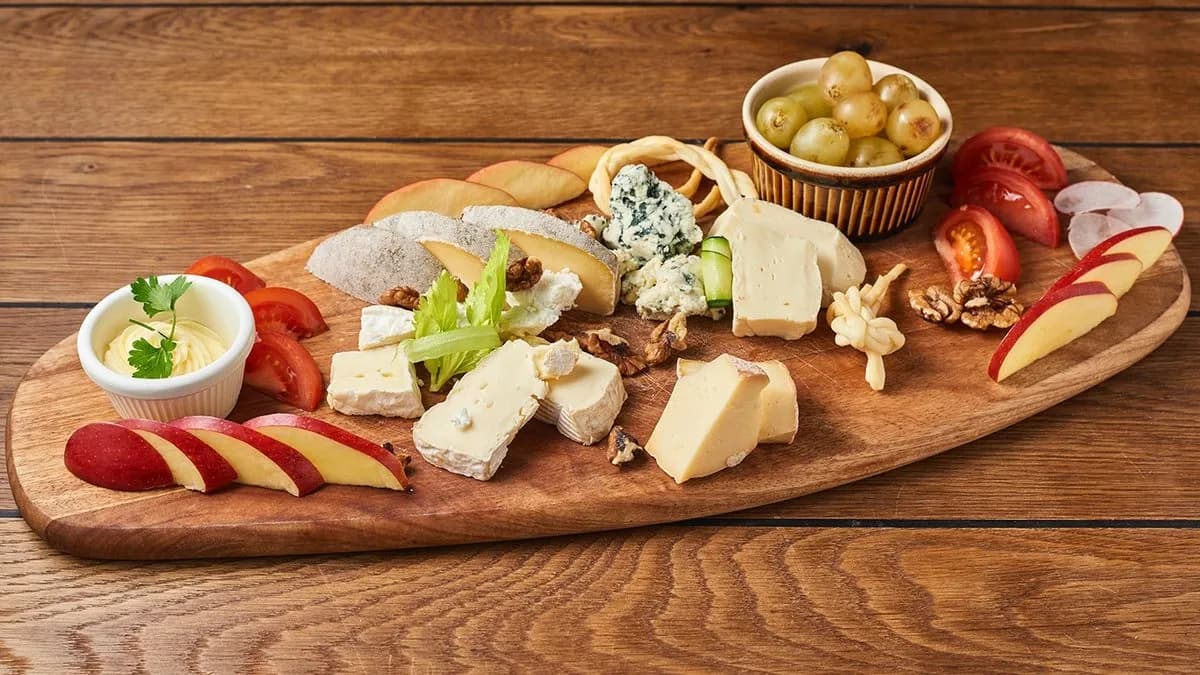 Sajtválogatás magyar és francia sajtokból