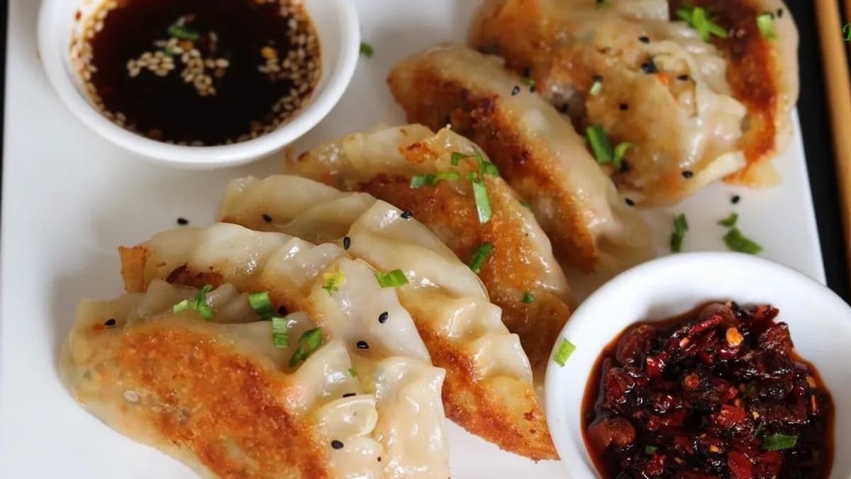 Sült zöldséges táska,szósszal  4db (ha cao chien nhan rau)