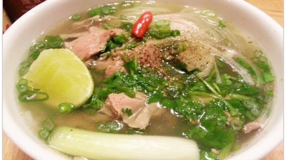 Üvegtészta leves marhahússal (mien bo)