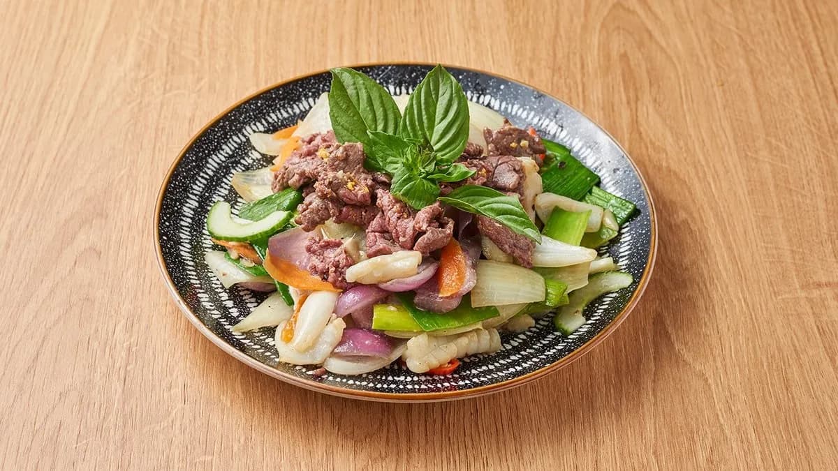 Wokos sült marhahús,zöldséggel (bo xao rau)