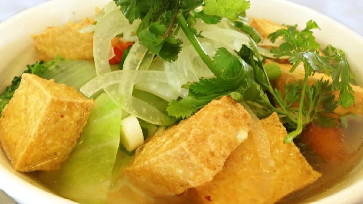 Üvegtészta leves tofuval (mien dau phu)