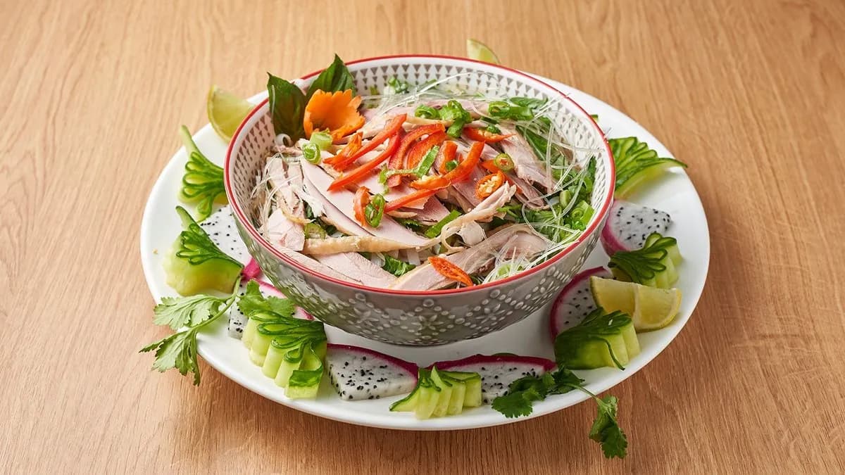 Üvegtészta leves csirkehússal (mien ga)